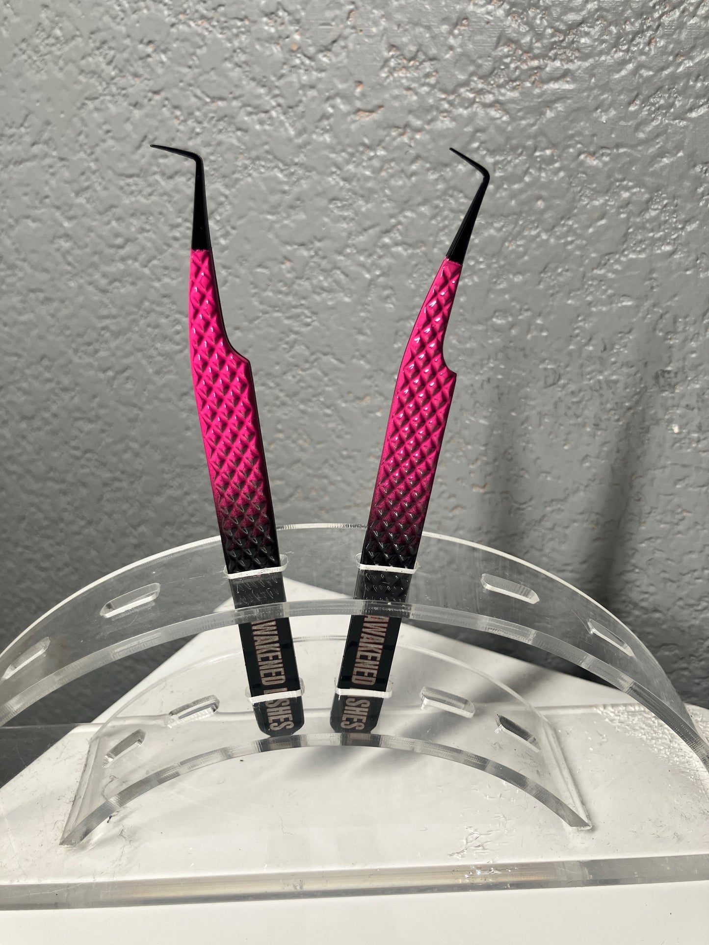 On Point Fiber Tip Tweezer
