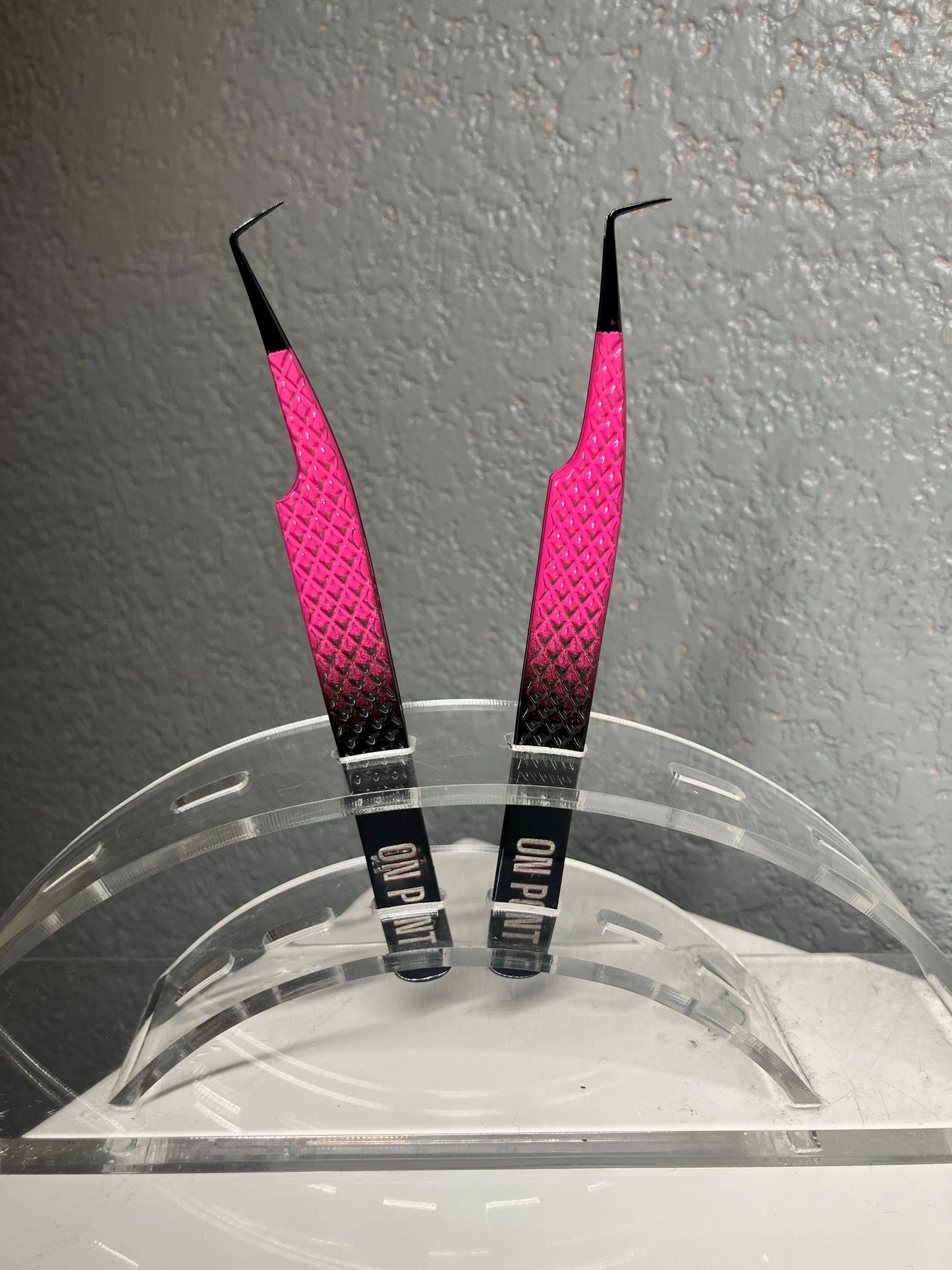 On Point Fiber Tip Tweezer